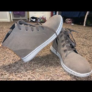 Clark’s Cloud Steppers lace up